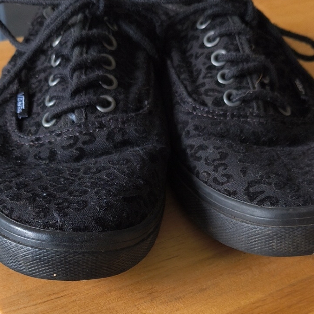 Vans Black Textured Sneakers Cheetah Print Size 8.5 - Picture 2 of 9
